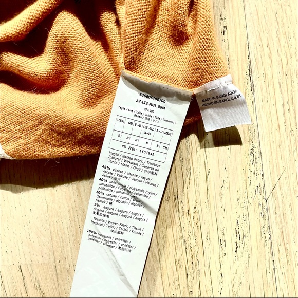 NWOT V-Neck Layered Sweater Size S - Picture 7 of 8